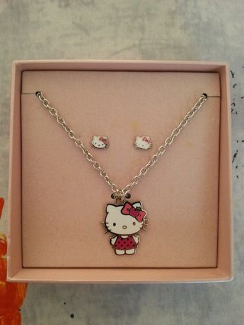 Ensemble chaîne pendentif et puces fille