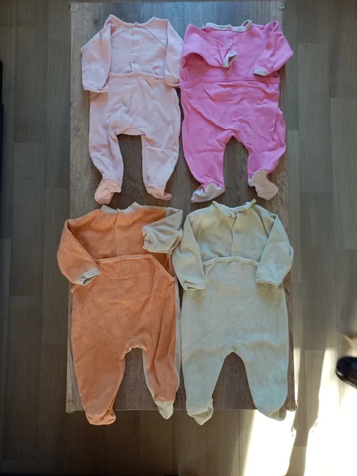 Lot 5 pyjamas bébé 6 mois - photo numéro 3