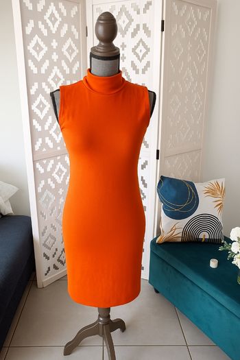 Robe col roulé sans manches orange – style ajusté, chic et moderne – Taille M/l