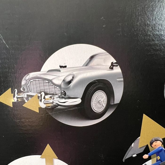 Voiture James Bond 007 Aston Martin DB5 Playmobil dans le film Goldfinger 1964 - photo numéro 4