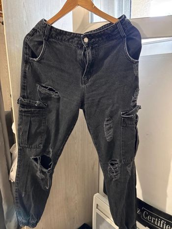 Pantalon trouée