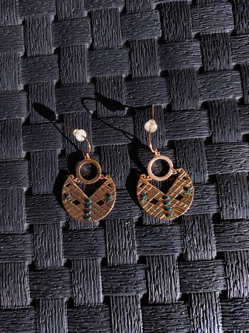 Boucles d'oreilles dorées et vertes