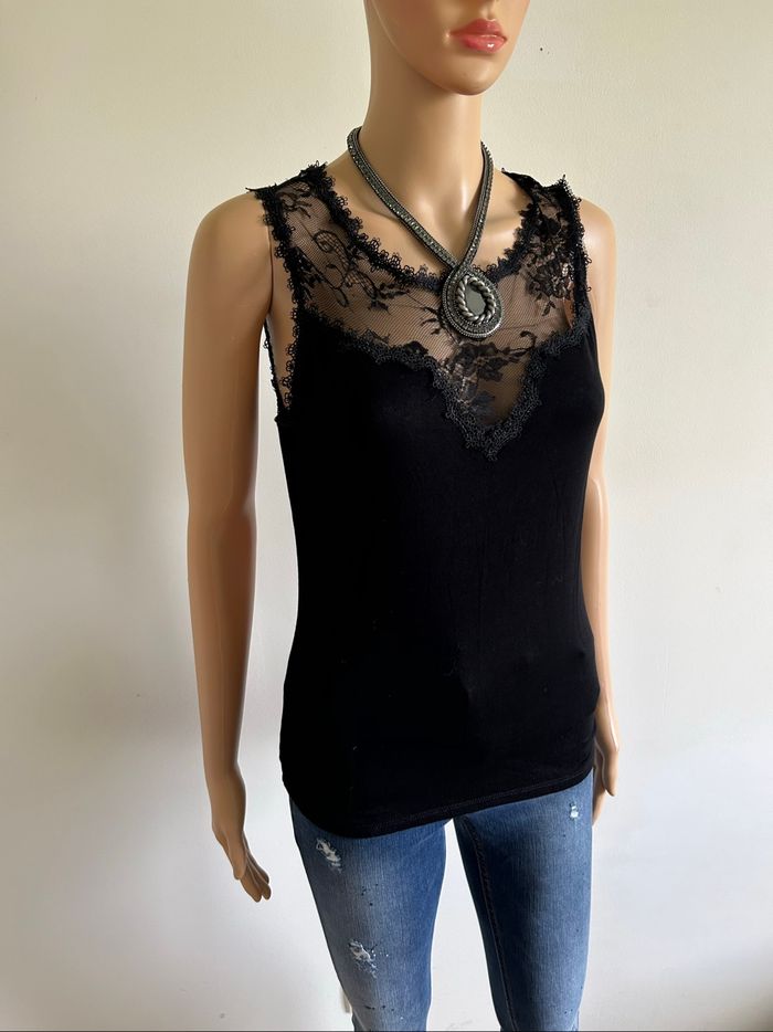 Haut noir sans manches avec dentelle la City taille S jamais porté - photo numéro 2
