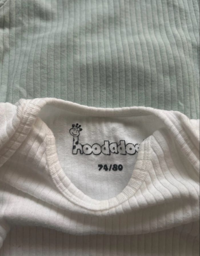 Lot de 4 bodies-taille 9 mois