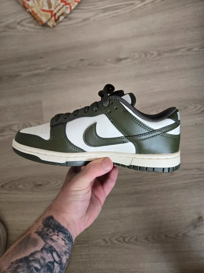 Nike dunk low taille 37,5 neuves blanc kaki - photo numéro 4
