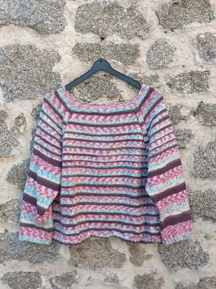 Pull tricot rayures rose violet et bleu