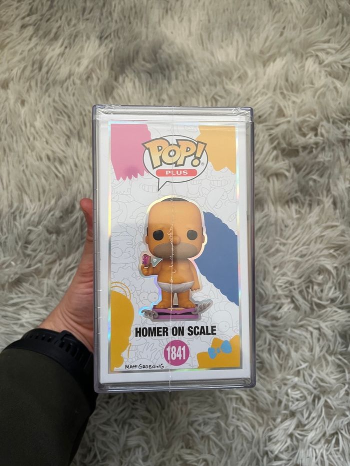 Funko Pop! Plus Homer on Scale with Pop! Protector - photo numéro 4