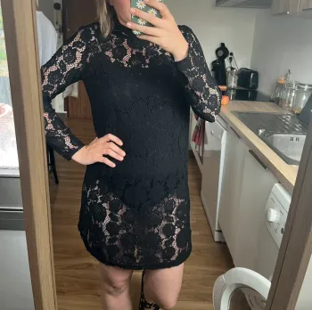 Robe en dentelle transparente