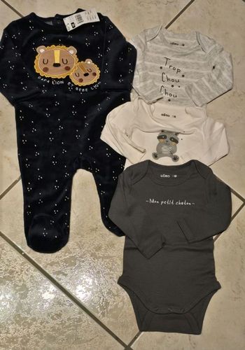 (Neufs non portés)🥰😍💙 lot bodies et pyjama 6mois Garçon 💙🥰😍