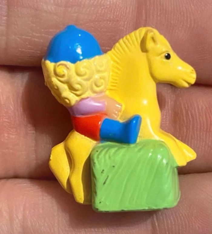 Figurine On her pony ring - photo numéro 2