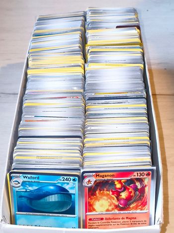 Lot de 100 cartes Pokémon VF en très bon état 