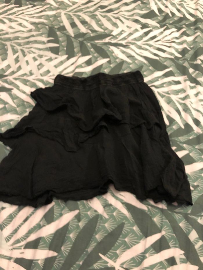 Jupe noire à volants