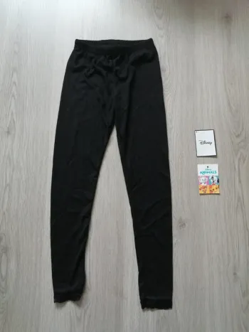 Legging noir avec dentelle aux chevilles / sans marque / (8ans)