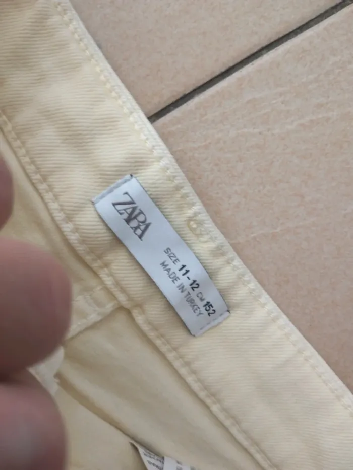 Short jaune pale - photo numéro 3