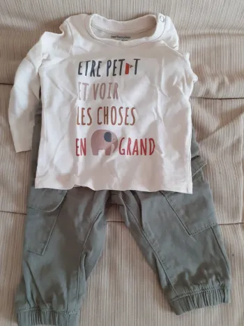 ensemble tee-shirt et pantalon cargo 6 mois