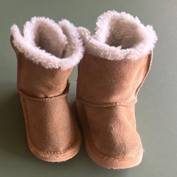 Un pair de bottines en cuir