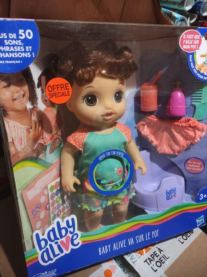 Poupée Baby alive va sur le pot de hasbro version brune neuve dans sa boîte, la boîte est légèrement abîmée sur les bords - photo numéro 2