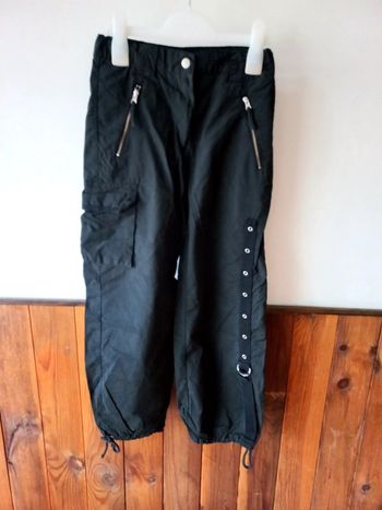 Pantalon noir resserré en bas