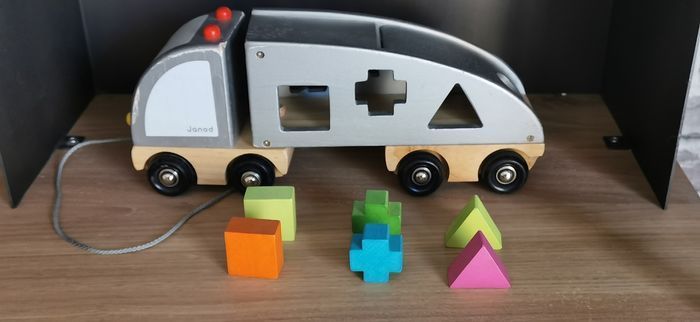 14 € avec code réduction - Camion en bois multi formes - Janod - photo numéro 3