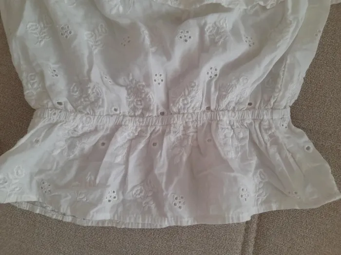Blouse dentelle anglaise une épaule dénudée - photo numéro 3