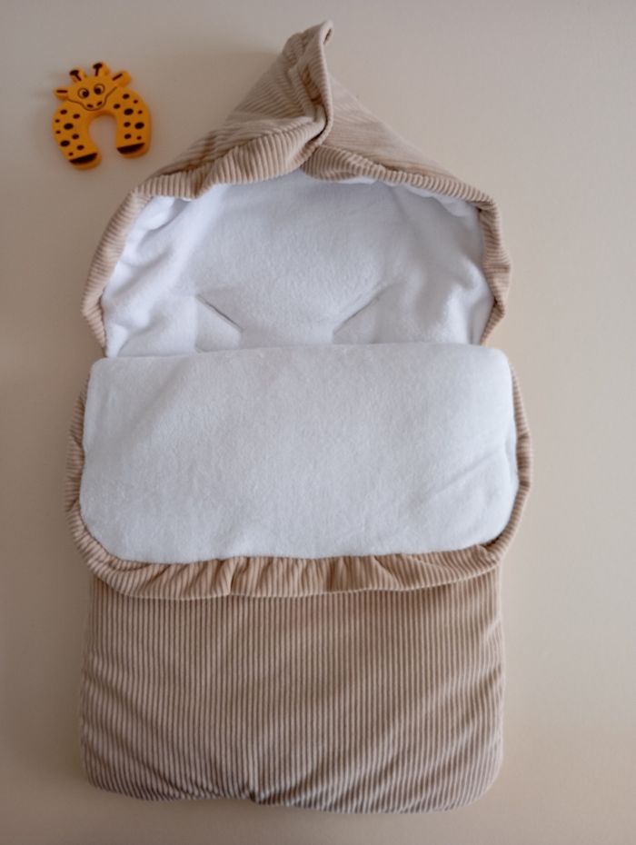 Nid d'ange bébé velours et polaire beige