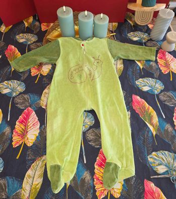 Pyjama velours une pièce vert 24 mois