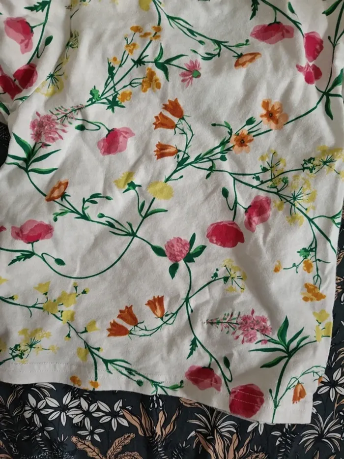 Tee-shirt blanc à fleurs 5ans - photo numéro 3