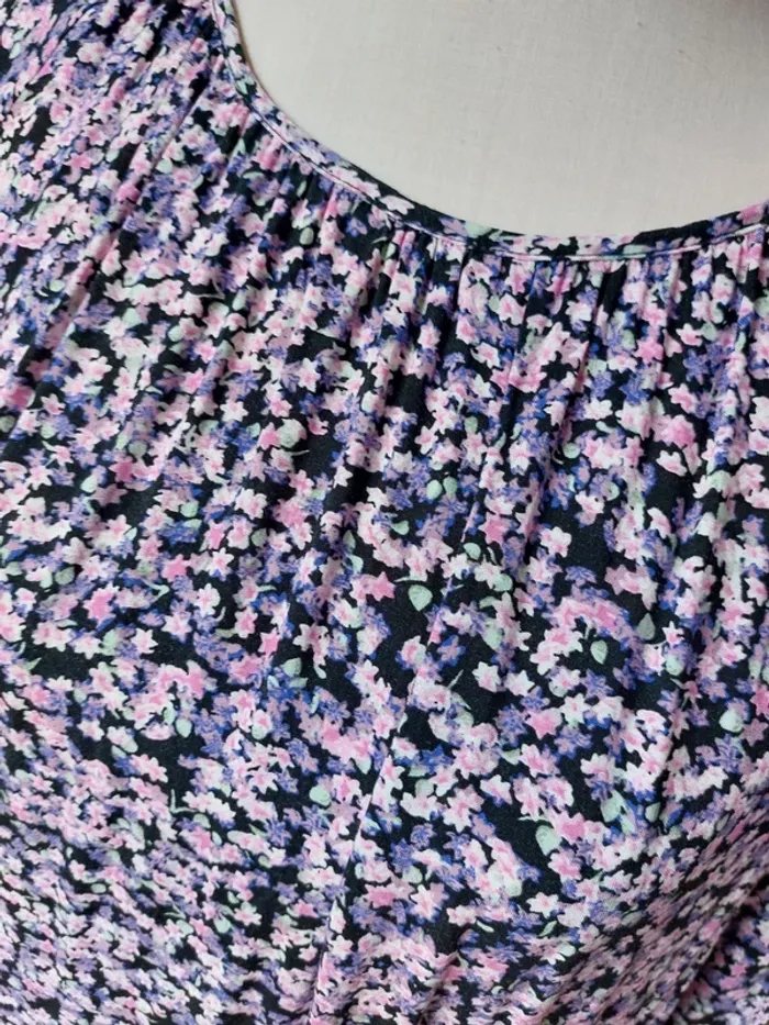 Très jolie robe légère fleurie - photo numéro 2