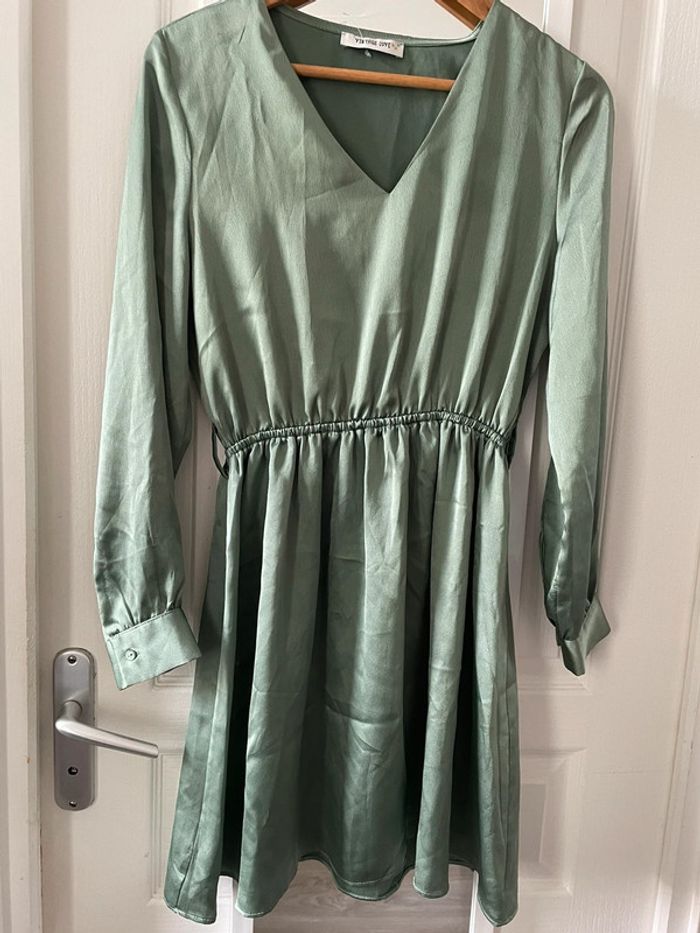 Robe satinée verte, taille S vintage love