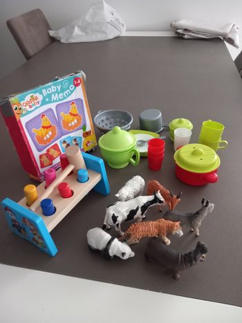 Lot vaisselle, banc à marteler  baby memo