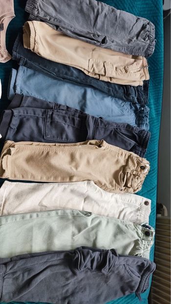 Lot vêtements toutes marques   + paquets de couches