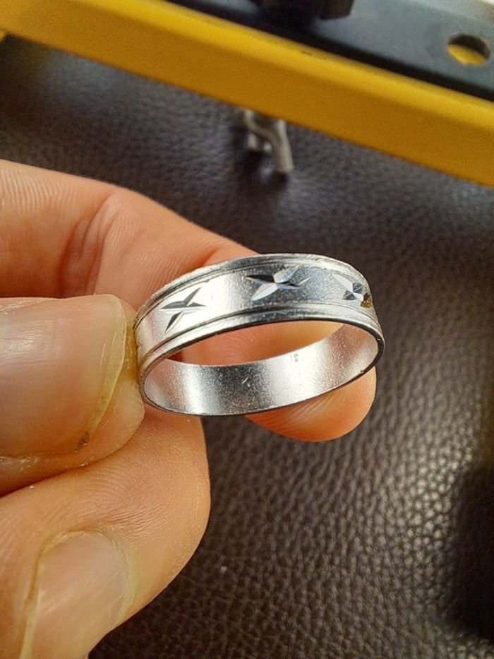 Bague en aluminium argentée