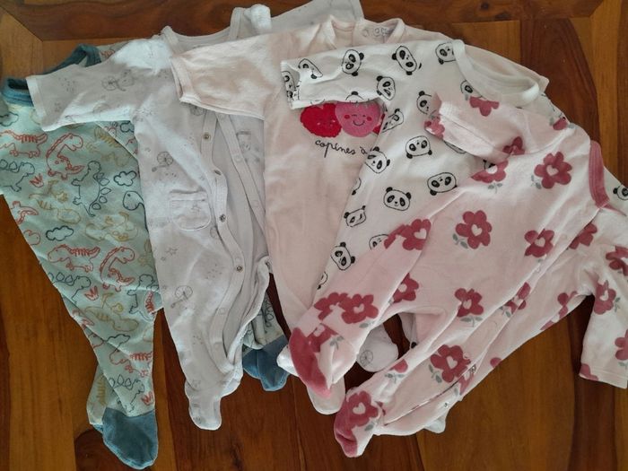 Lot pyjamas 1mois