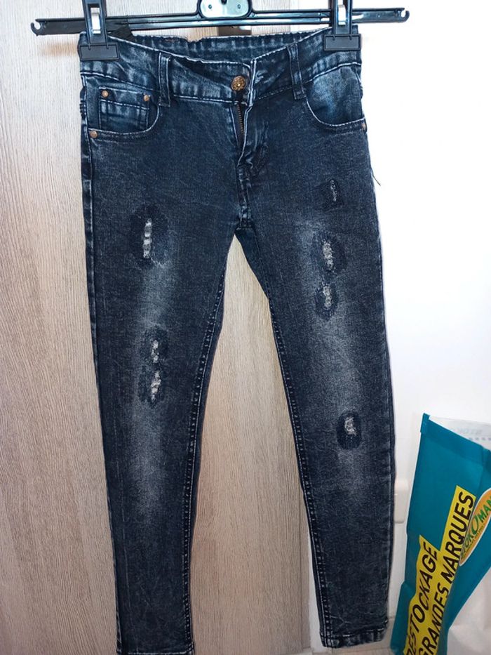 Joli jean délavé troué sympa 9-10ans