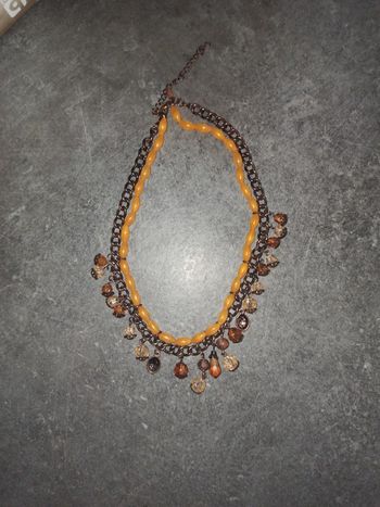 Collier chaîne et perles oranges