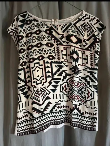 T-shirt  Naf Naf taille S  en parfait  état