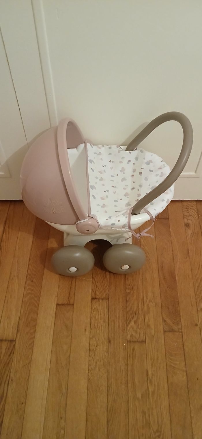 Poussette poupée