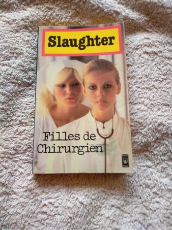 Les filles de chirurgien de Marie Louise Fischer