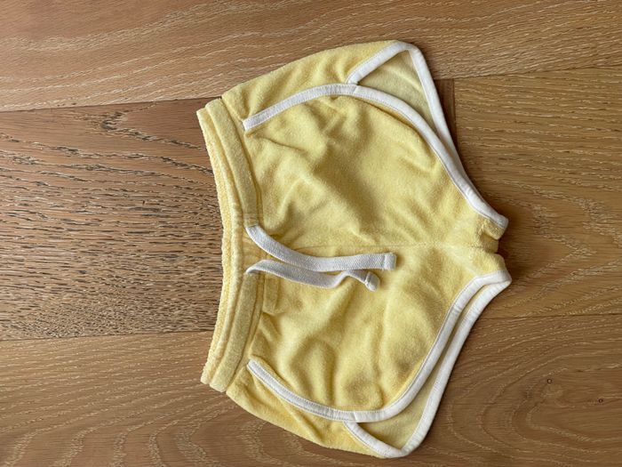 Kiabi short éponge jaune 9 mois