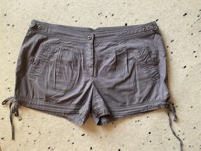 Mini short gris Naf Naf 40 - photo numéro 2