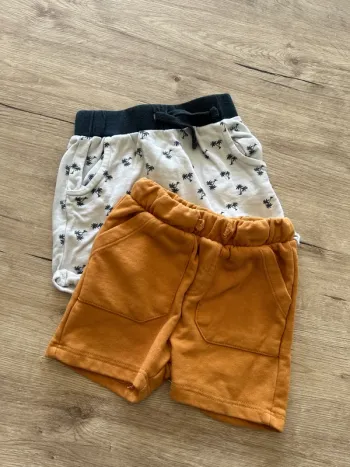2 shorts 12 mois