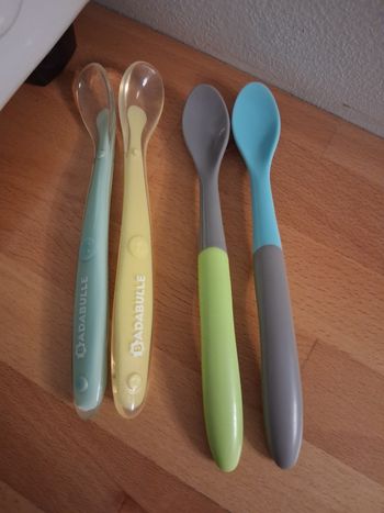 Lot de 4cuillères bébé Badabulle et Mots d'enfants