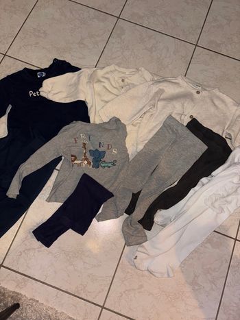 Lot d’habits taille 24 mois