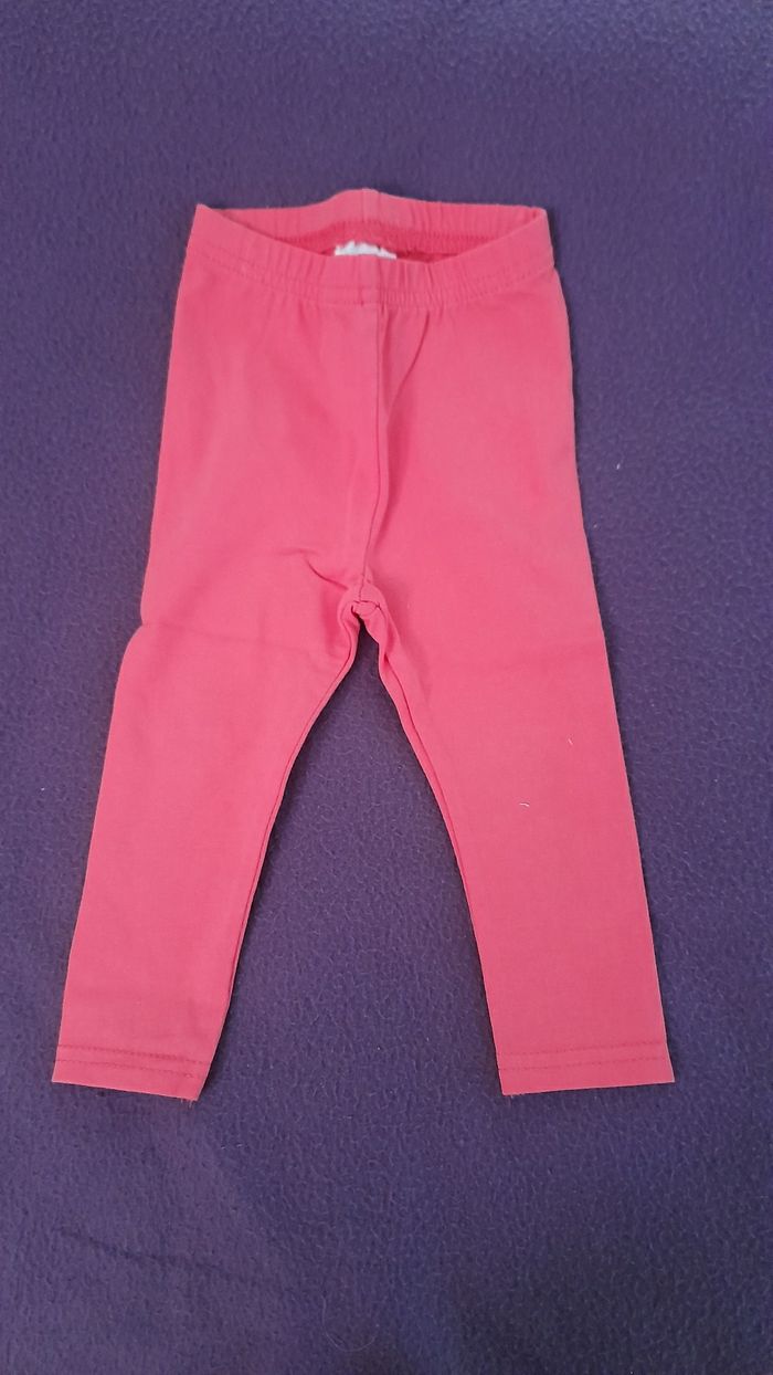 Ensemble 2 pièces  T-shirt manches courtes et legging. Taille 12 mois . - photo numéro 3
