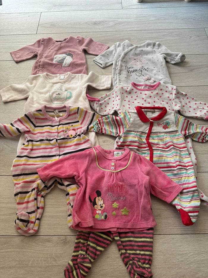 Lot 7 pyjamas 1 mois
