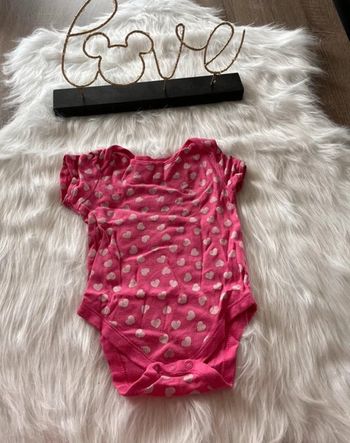 Jolie bodie coeurs taille 12/18 mois 🥰 de chez primark