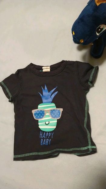 Tee-shirt taille 18 mois sans marque en très bon état