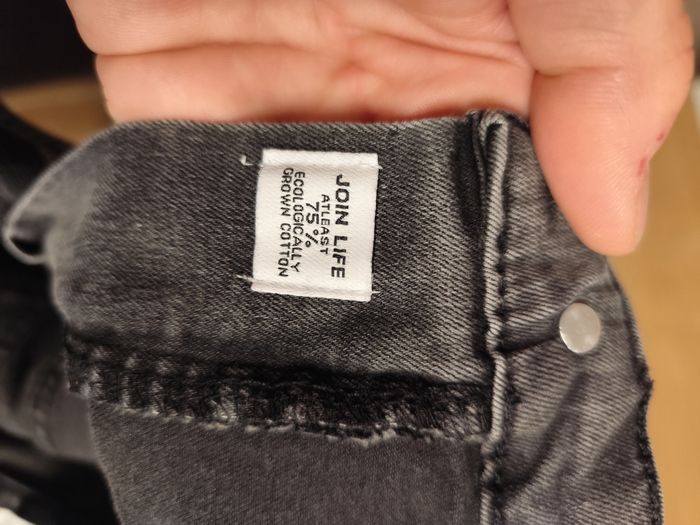 Jean troué noir Zara - photo numéro 4