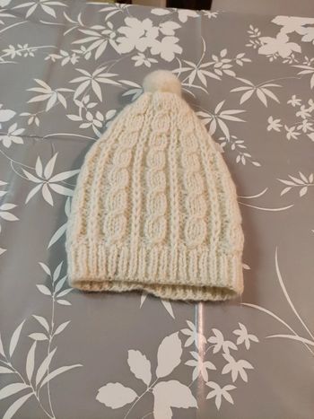 Bonnet laine fait main écru 10 ans