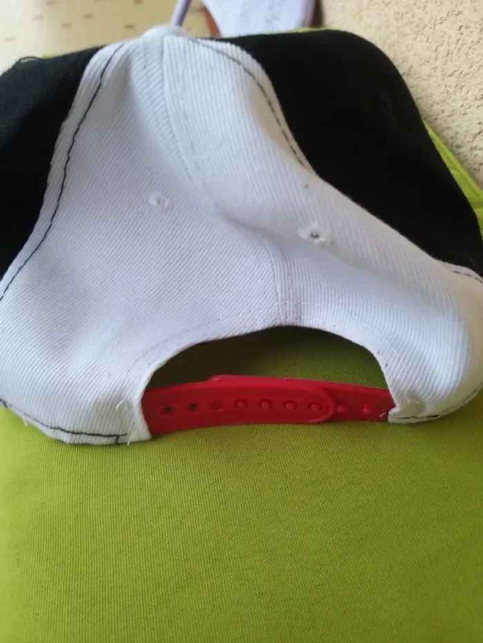 Casquette blanche et rouge - photo numéro 4